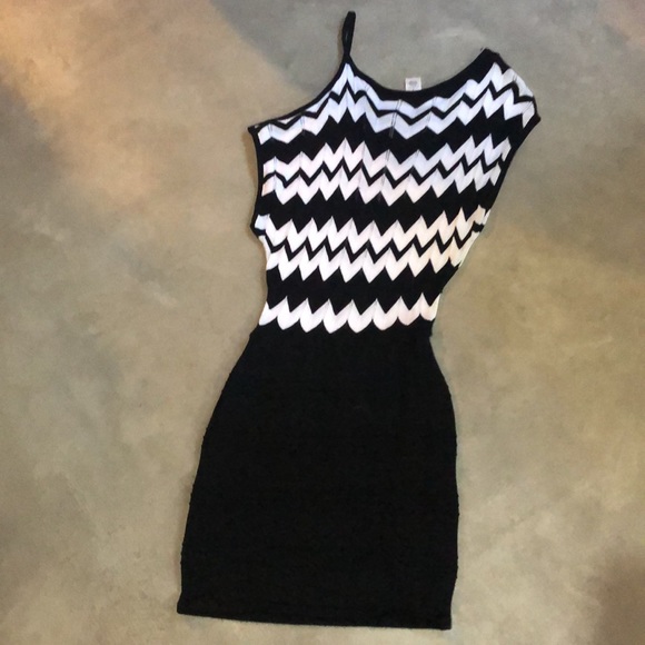 Black and White Cocktail Dress - Picture 7 of 13